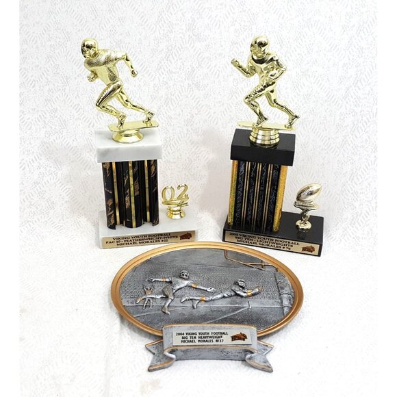 Football Sports Trophy Parts Plaques Lot 3 Male Player Topper Marble Plastic - Picture 1 of 6